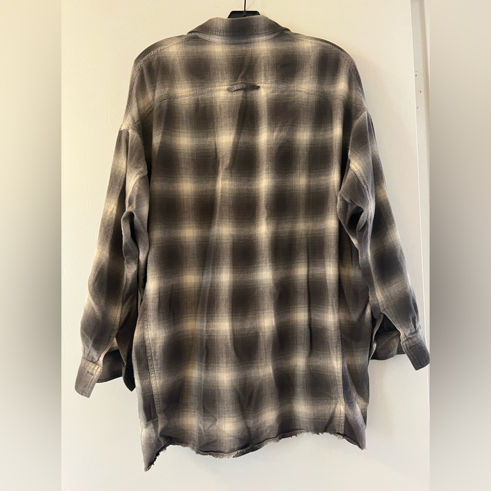 🥝Vince🥝Gray Plaid Button-Up Shirt. Size M - Picture 5 of 5